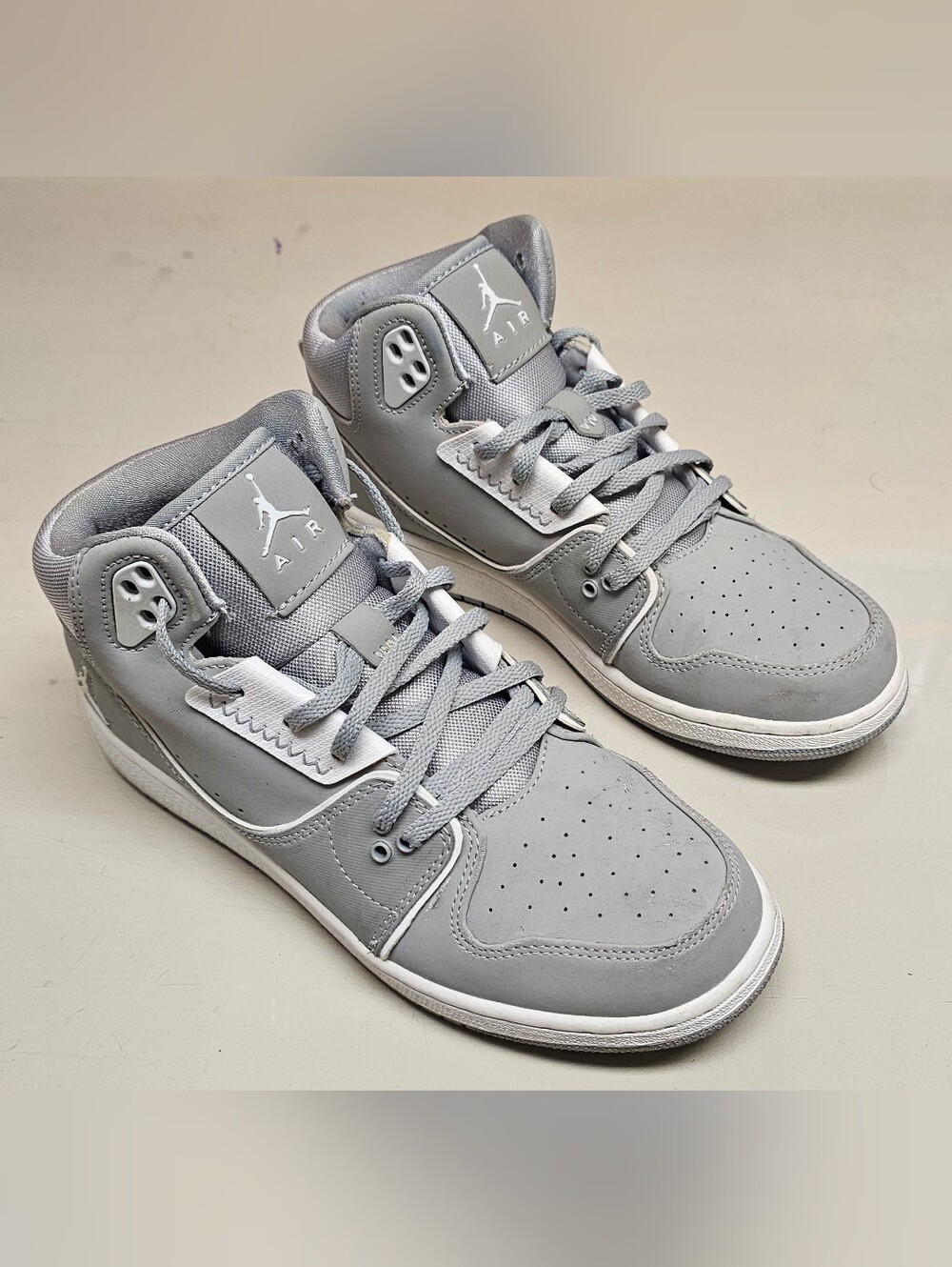 Nike Jordan 1 Flight 2 Sneakers 631784-014 Gray Size 6.5Y White Shoes Basketball